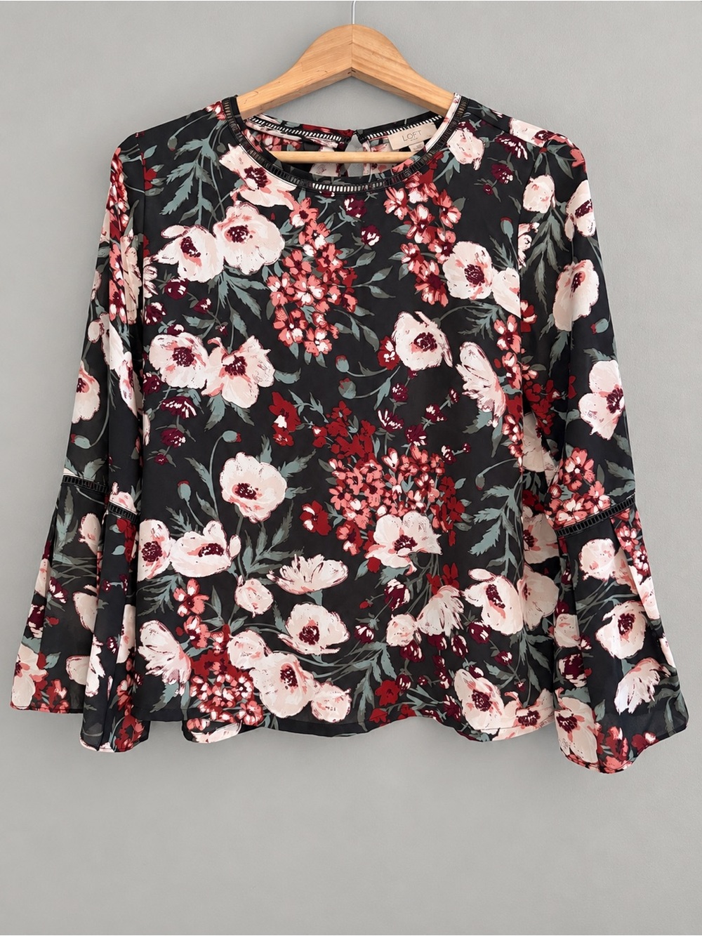 LOFT Outlet Women’s Medium Floral Blouse Bell Sleeve Ladder Trim Boho Top